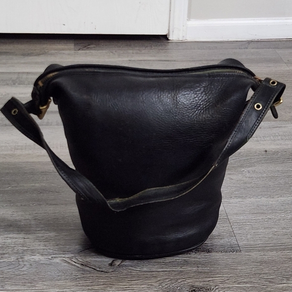 Vintage Coach Duffle Leather Bag - Picture 3 of 14